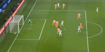 开云体育APP下载-1-2！亚马尔助攻难救主，巴萨9连胜戛然而止，皇马重燃希望