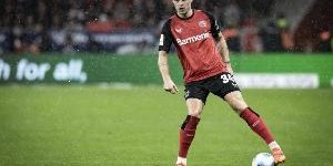 开云体育下载-瑞天空：加拉塔萨雷与扎卡初步接触，药厂愿意低价放球员离队