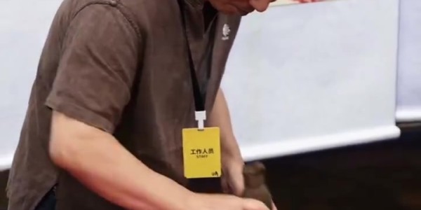 kaiyun-感受中国传统文化！库里中国行体验重庆非遗拓印&amp;amp;剪纸